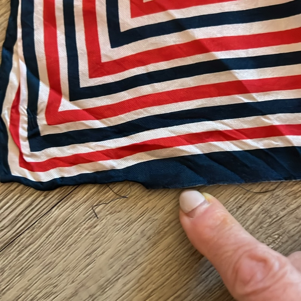 VINTAGE SCARF 70s VERA silk navy red white rolled edge patriotic USA - Picture 6 of 6